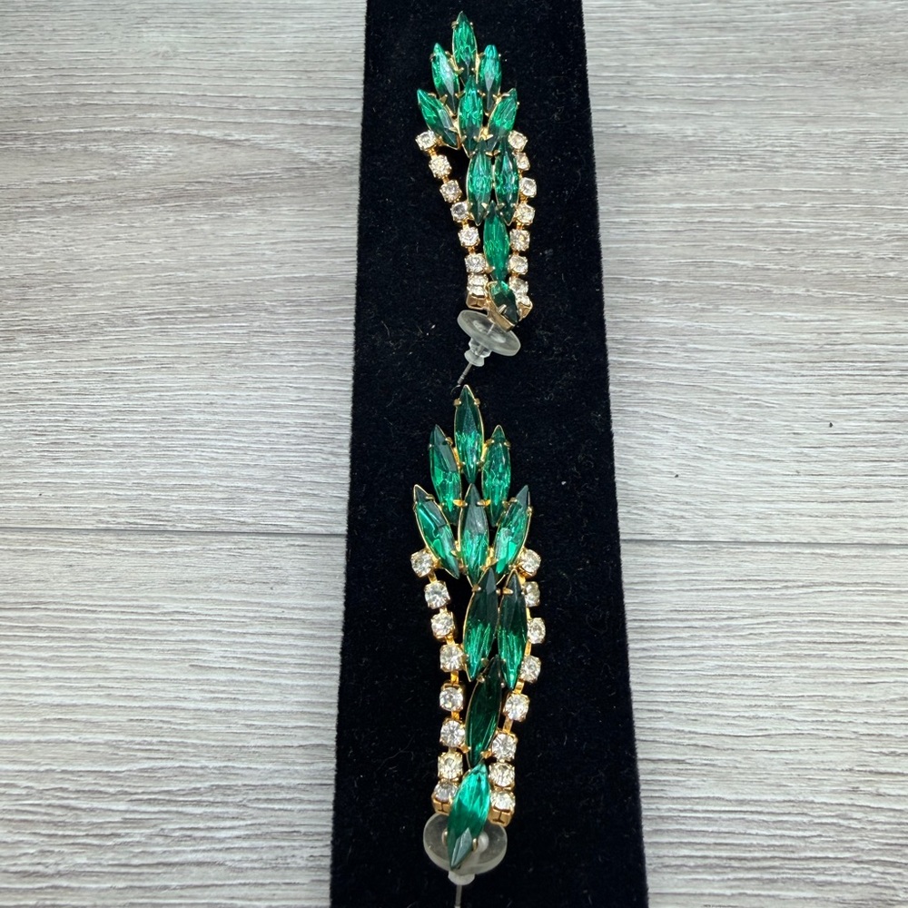 Elegant Green‎ and Gold Tone Leaf Earrings